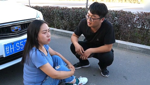 美女路边碰瓷,结果老公从车上下来,结局我是没想到啊!