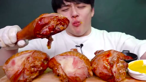 看这个帅哥啃超大鸡腿,你能用什么形容词来形容?我词穷了