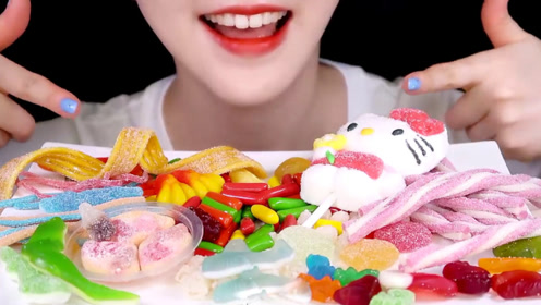 美女吃糖果大餐:时间胶囊,披萨糖和凯蒂猫,想吃哪个随便吃