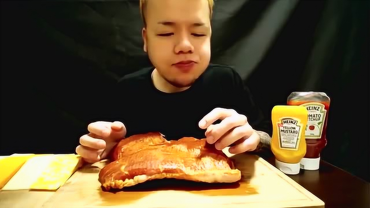 日本大胃王吃播大块酱烤肉,吃的真踏实,一直嚼不吱声