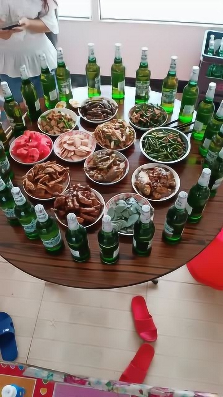 有酒没菜不算怠待,有菜没酒起来就走.