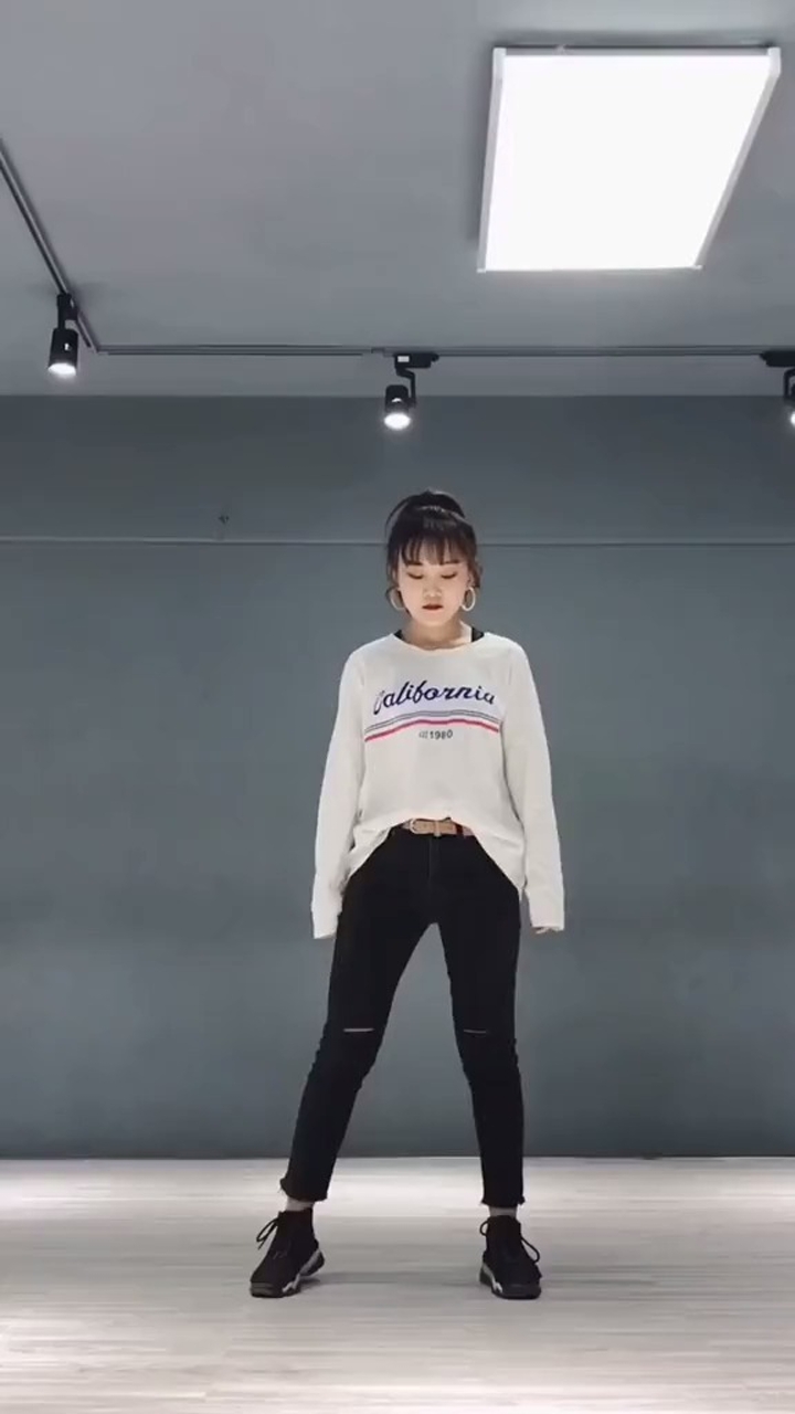 扭腰舞,又一首洗脑歌