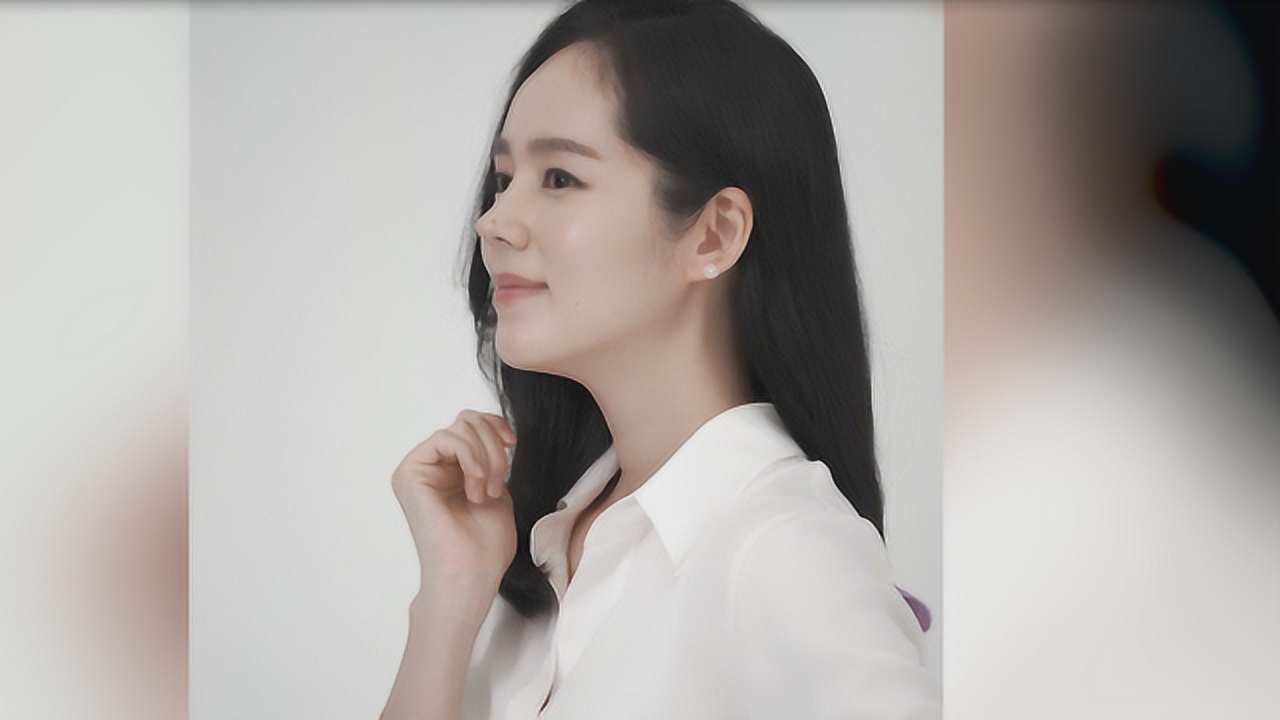 韩佳人近照曝光 皮肤白皙侧颜优越 气质优雅身材略显圆润