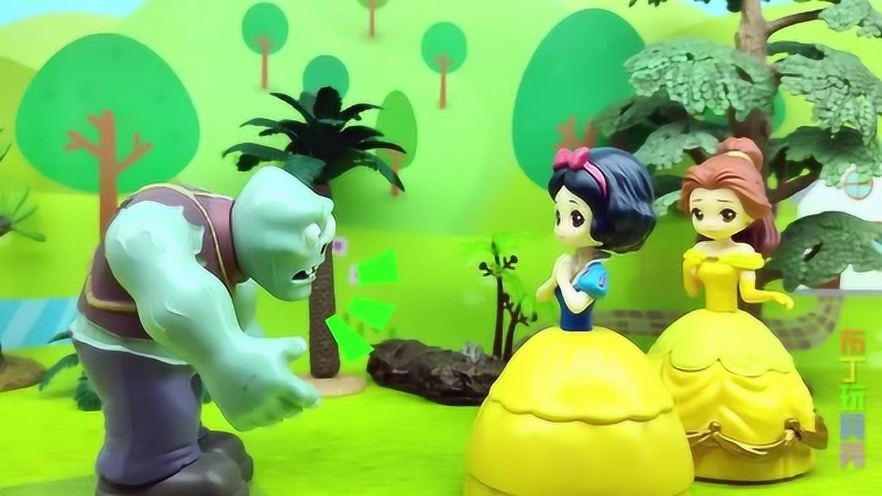 贝儿公主差点被坏人抓走,幸亏白雪公主及时赶到,赶跑了坏人!