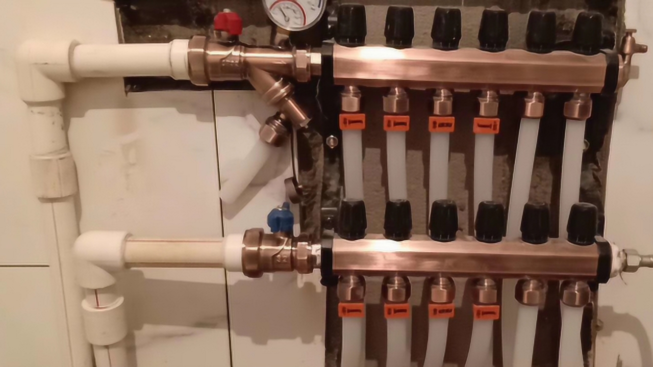 冬季采暖,给地暖分水器排气,你是这样做的吗