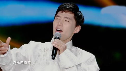 傲日其愣一首《天边》,听醉台下阎维文,这嗓子太特殊了