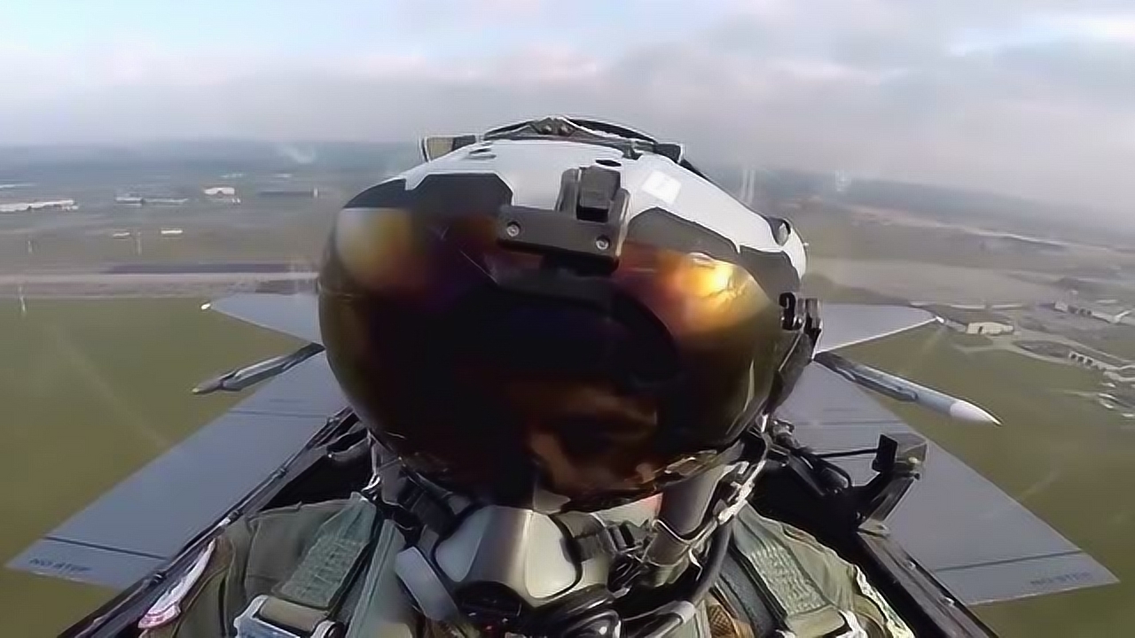 美军f15e重型战斗机空中飞行员座舱视角
