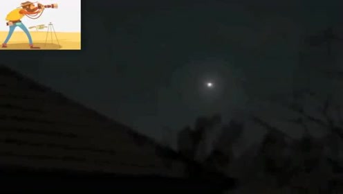 深夜UFO划过天空，刚巧被路人拍下！