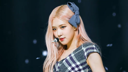 rose人歌《lovesick girls》怼脸直拍,蝴蝶结造型太美了