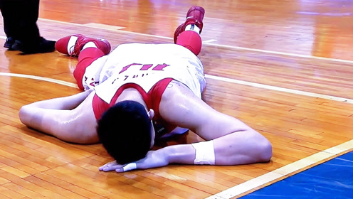 中国男篮vs台北男篮!沈梓捷空中摔落,看着都疼