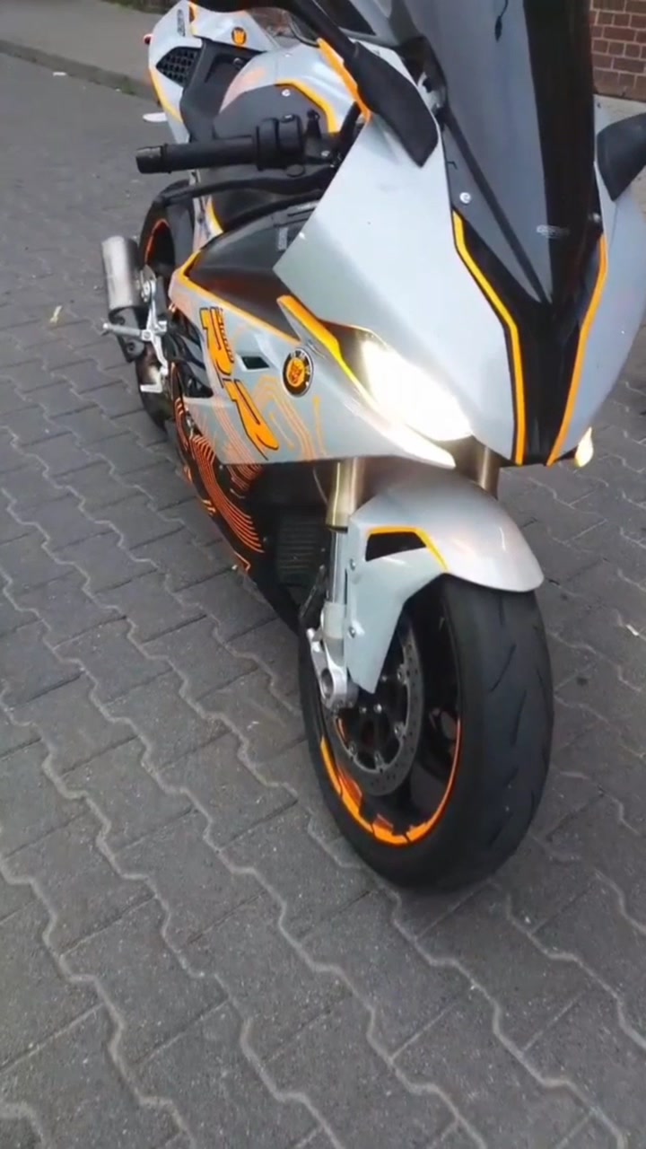 杜卡迪与宝马机车