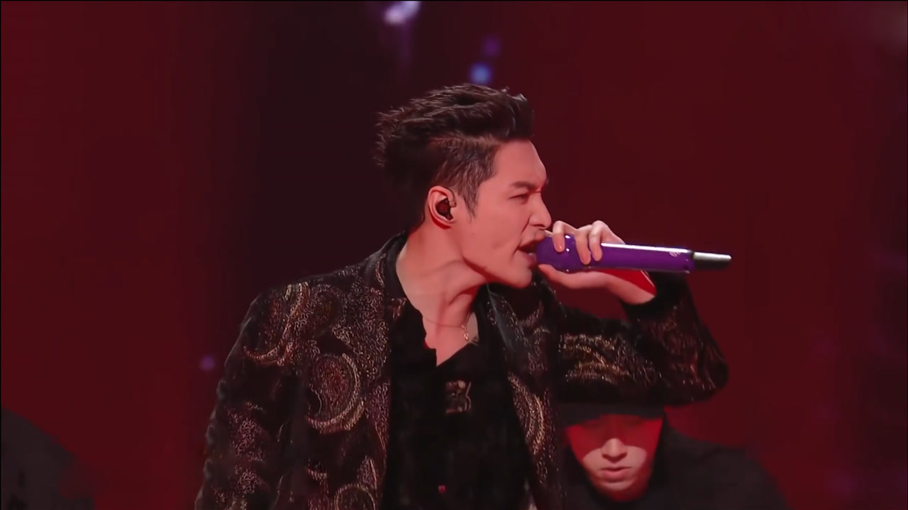 张艺兴长沙话rap《湘江水》,开口瞬间燃炸全场,网友:太上头了