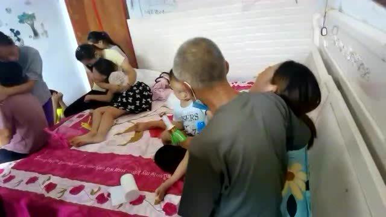 徐州丰县宋楼村卡友彭松遇难,白发人送黑发人,整个屋子的人太可怜了!