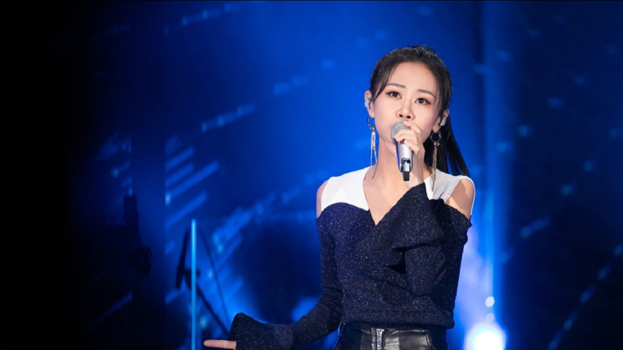 梦然《没有你陪伴我真的好孤单》,催泪情歌让人心碎,回味无穷