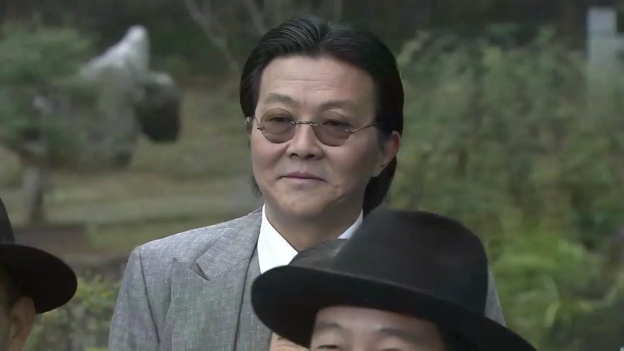 敌营十八年:何昆想要诱捕顾一夫,江波登上塔楼,想要将叛徒狙杀