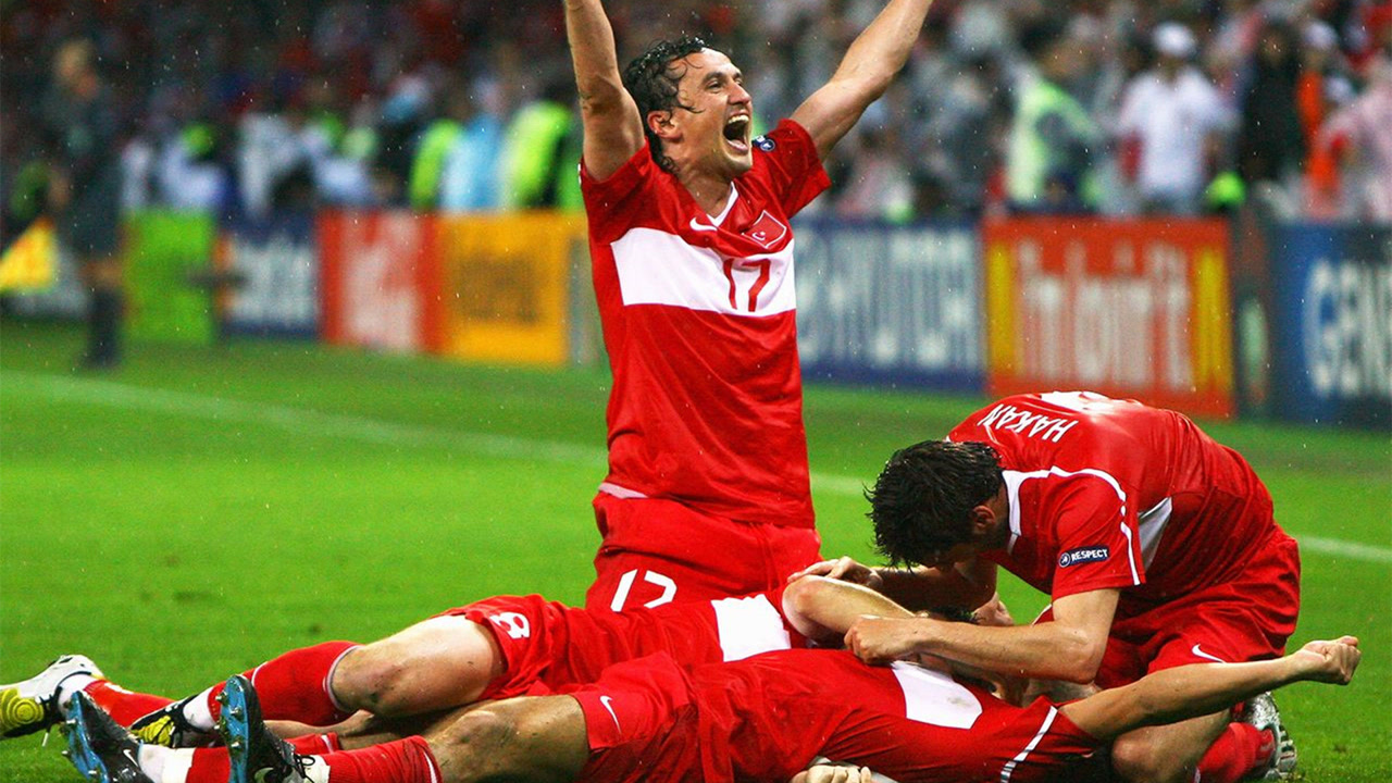 2008年欧洲杯土耳其3-2捷克,尼哈特梅开二度,土耳其绝地反击连扳三球