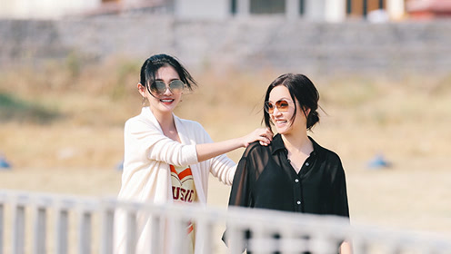 看场地:大s小s和阿雅参观音乐节