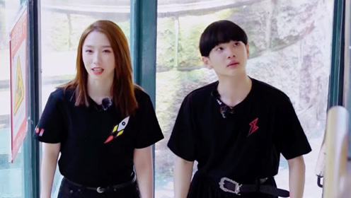 孟美岐周震南惊喜空降!学姐学长参观城堡宿舍酸到不行