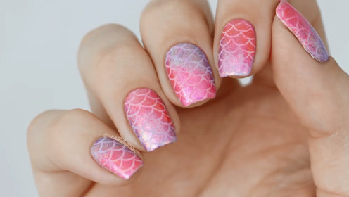 这个夏天怎么少得了这么一款美人鱼鱼鳞美甲,双色梦幻渐变美极了