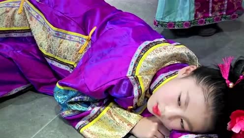 《小戏骨还珠格格》小燕子和五阿哥营救紫薇