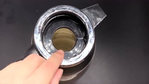 热水瓶厚厚的水垢,教你一招清洁法,2分钟清除干净