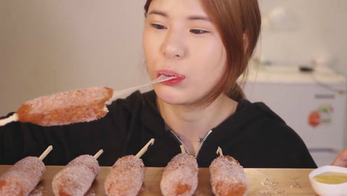 韩国吃货donkey妹妹,吃6根芝士热肉,满满的芝士,看着真馋人