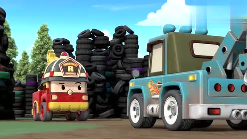 变形警车珀利:斯普奇收集了太多的轮胎,家里都快成迷宫了!