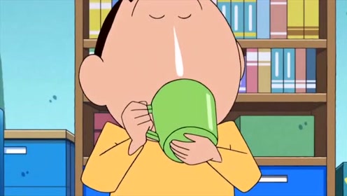 蜡笔小新:风间怕暴露自己喜欢萌,喝个牛奶都这么紧张!