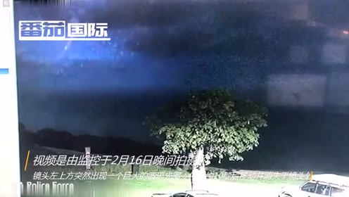 真的是UFO吗？监控拍下雷暴夜空中神秘光圈