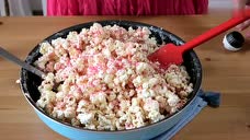 制作草莓味爆米花好吃又好看 腾讯视频