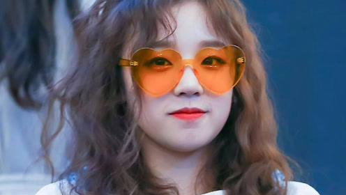 宋雨琦为何从不戴眼镜?看到她戴眼镜,终于明白男生为何迷了