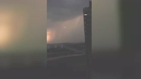看见了吗，那个是不是UFO，居然和那家有联系的图片
