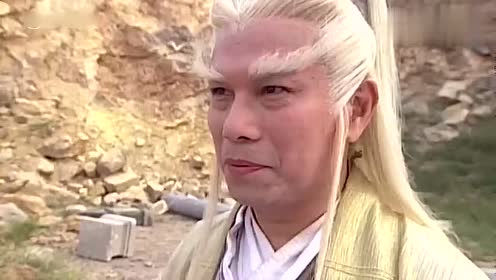 间:2020-08-01少年方世玉从坟中跳出,仅两天就功力大增,竟将白眉道长