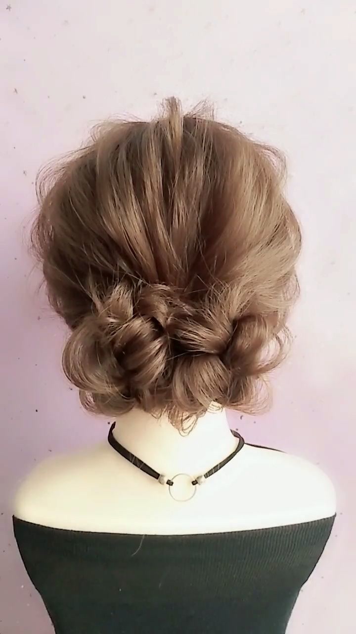 这种比较漂亮的盘发最适合年轻的上班族了