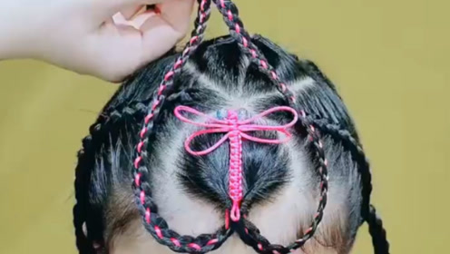 今年很火的儿童蜻蜓编发发型,头发多少都能扎,既简单又洋气!