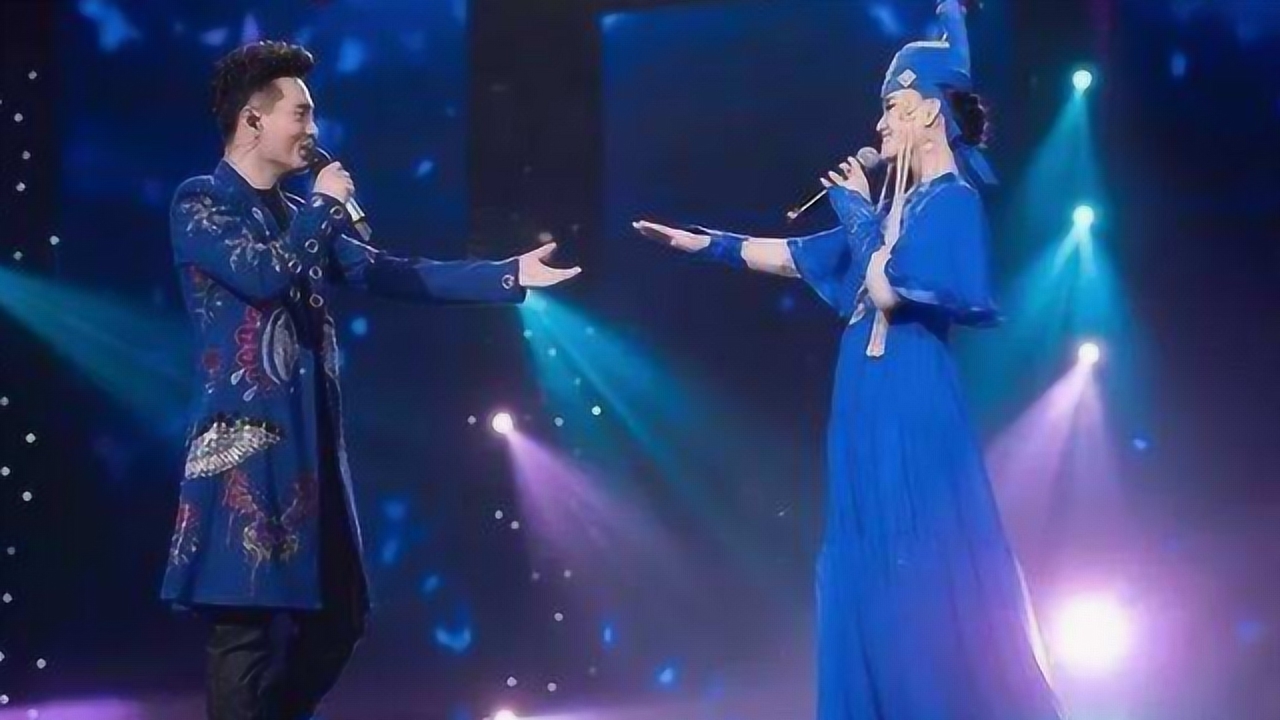 云朵万万没想到,云飞竟换了新搭档,二人合唱《天边》不输自己!