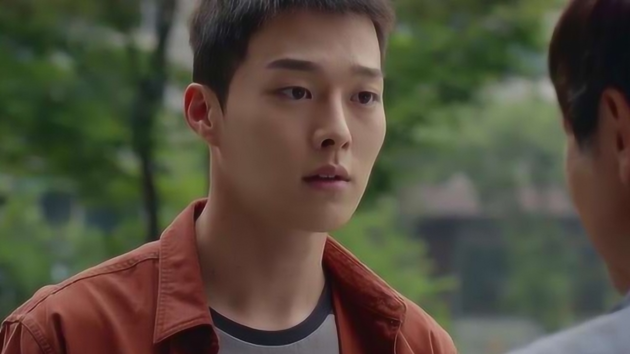 韩剧-杀人魔老爸再次见到罗武,见他笑得那么开心,心里发毛!