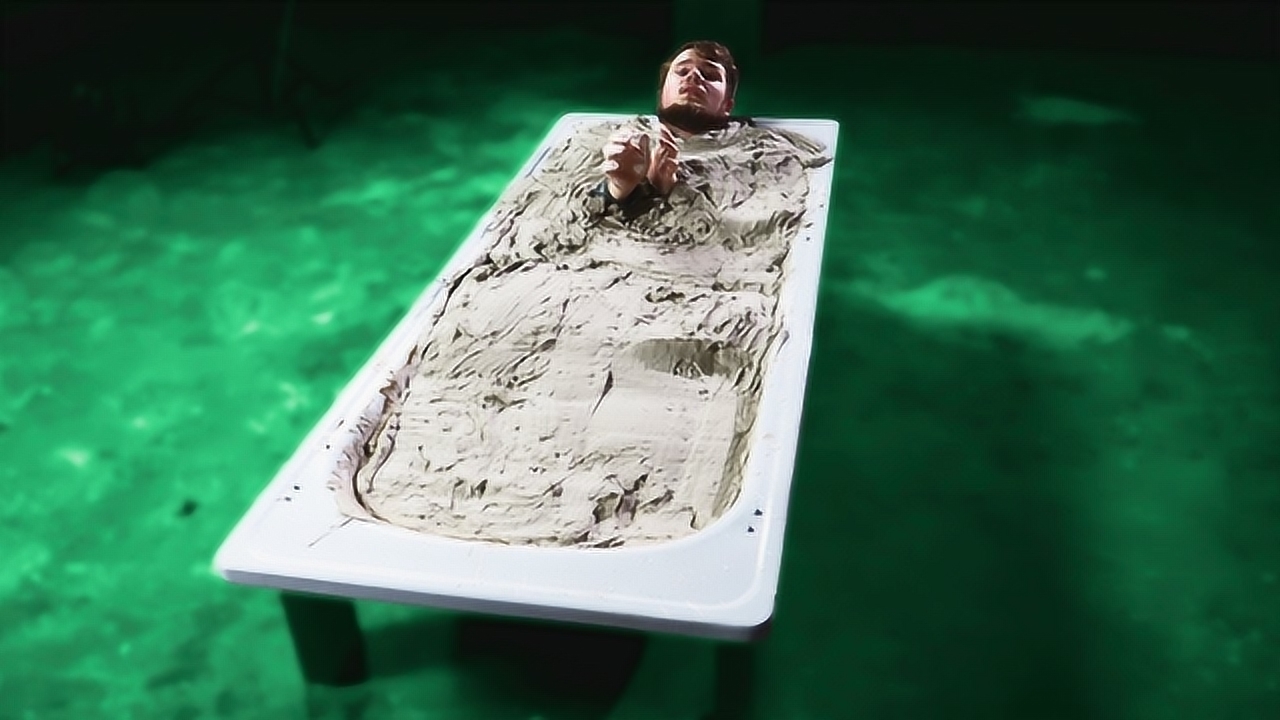 用"石膏"泡澡会怎样?老外作死挑战,结果肠子都悔青了!