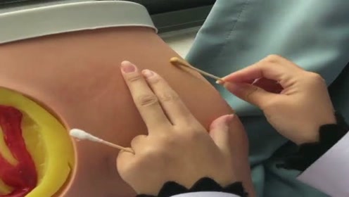 实习护士练习打针,看到这情形,屁股突然疼了一下!