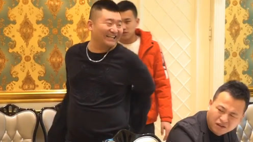 27同学聚会是来聊感情的,不是来攀比的时 间:2021-06-25上传者:黑蛋哥