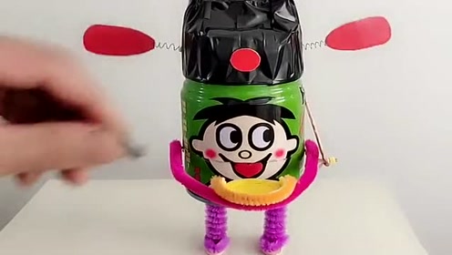 民间牛人用废弃饮料瓶做了个存钱罐,看到原理我笑了,真是太有才了!