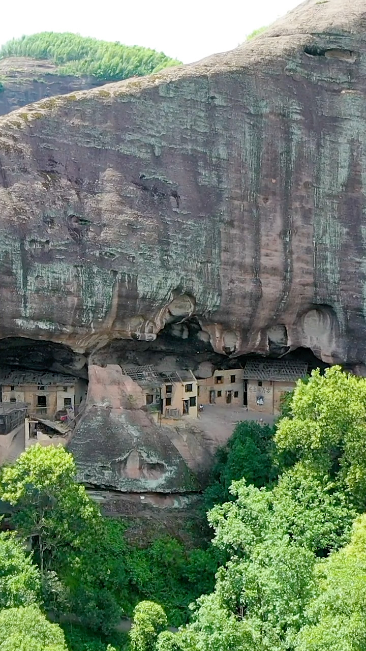 湖南深山里的洞穴人家!