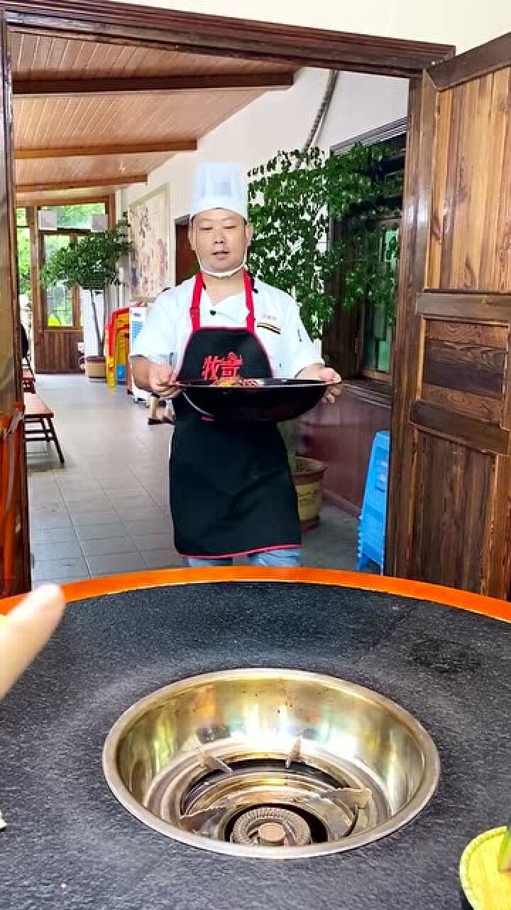 这是重庆最狂的火锅店老板
