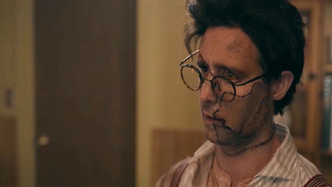 惊悚50州:男子把动物们都做成标本,不料怪物找上门了,最终自食恶果