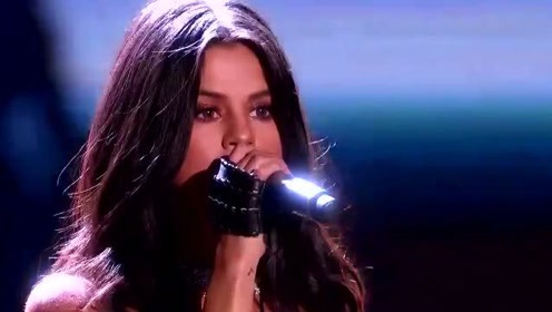 Selena Gomez维密秀演唱《Hands To Myself》&《Me And My Girls》，眼睛和耳朵都很享受了！