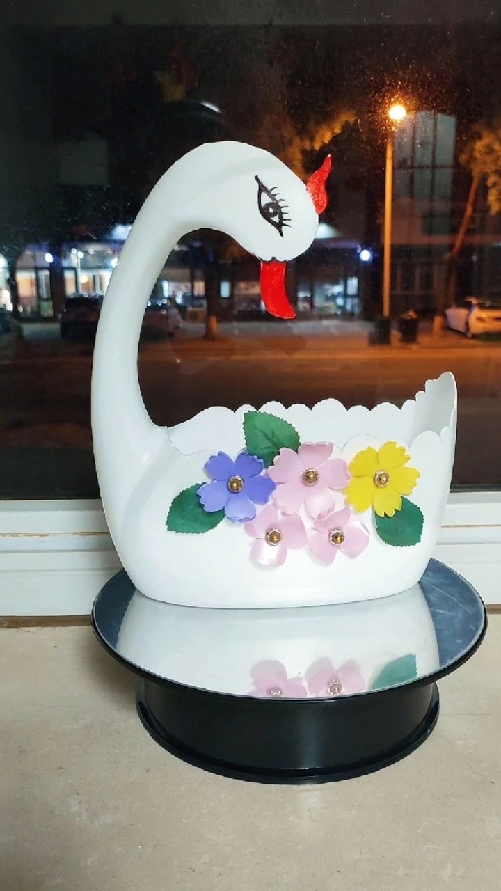 洗衣液瓶变身漂亮的白天鹅花盆,下次还当垃圾扔不?