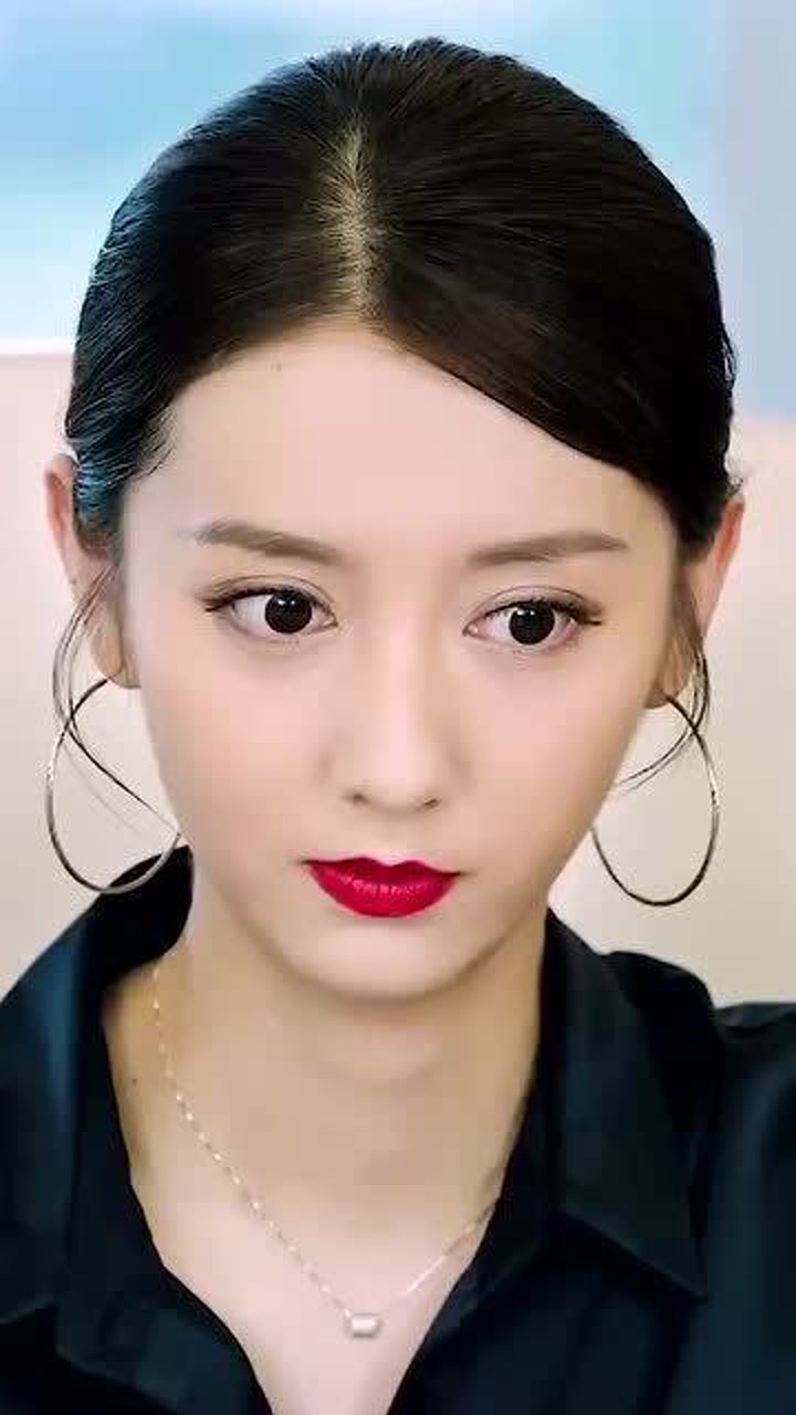 第一次看她像佟丽娅 ,第二次看她像迪丽热巴 ,97年的西安小姐姐陈姝君