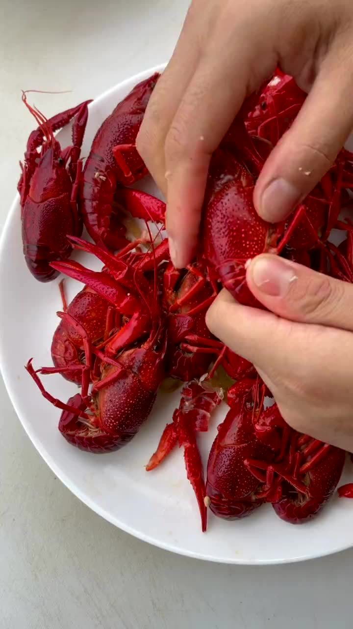 新东方厨师教你剥虾,直接三部曲,完美脱壳!