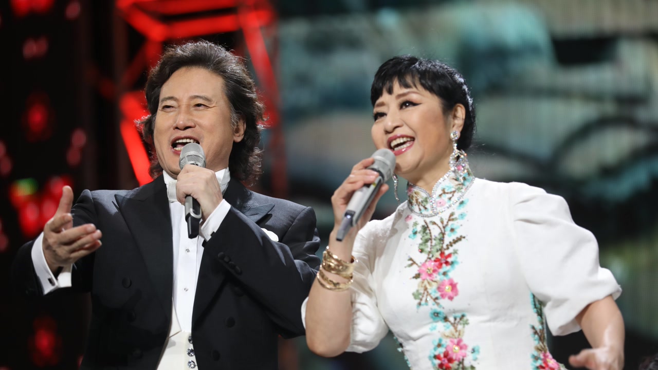 殷秀梅谈施光南去世现场哽咽,直言:我一夜没睡!众星回忆施光南