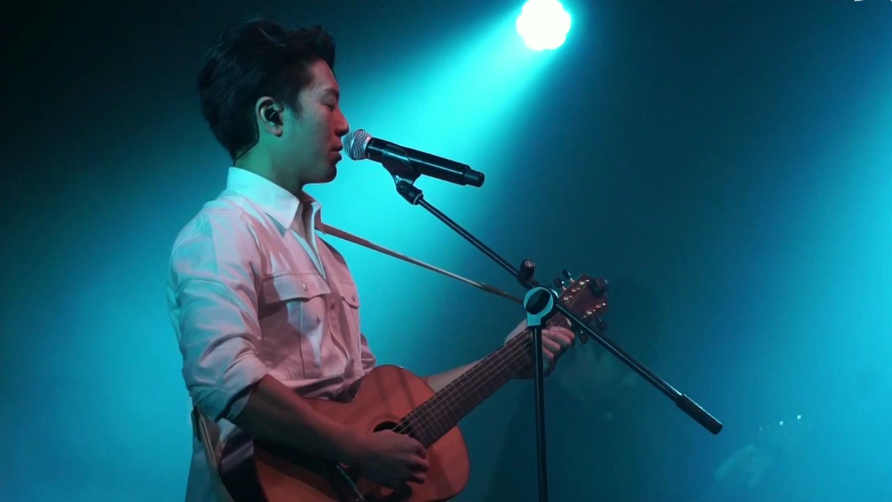 韦礼安2021年耳洞大开限定专场上海站演出 现场演唱《有没有》